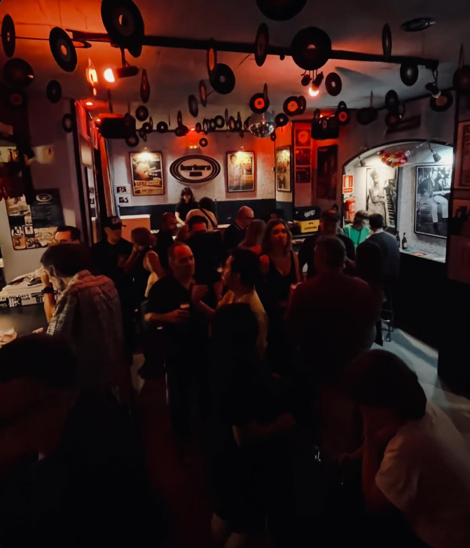 Una noche en Barbara Ann, entre vinilos